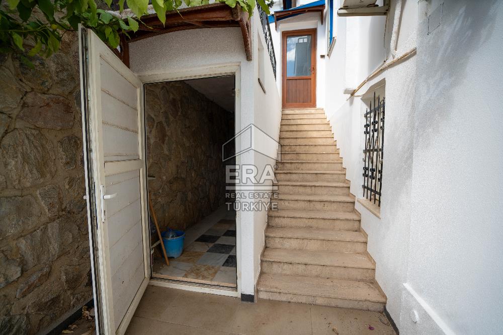 Datça Merkezde Deniz Manzaralı 277 M2 Tripleks Villa Ve Dükkan