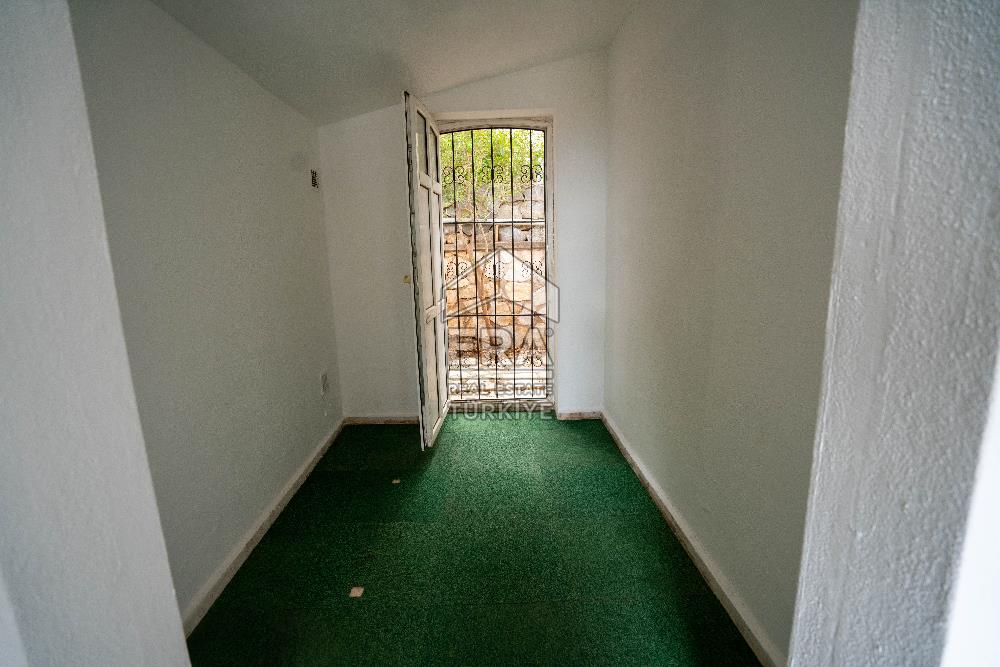 Datça Merkezde Deniz Manzaralı 277 M2 Tripleks Villa Ve Dükkan