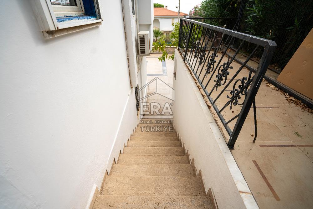 Datça Merkezde Deniz Manzaralı 277 M2 Tripleks Villa Ve Dükkan