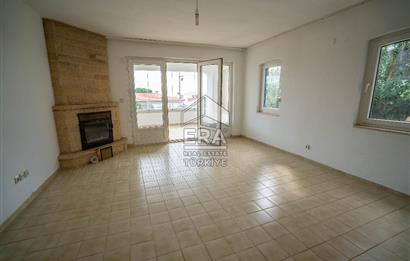 Datça Merkezde Deniz Manzaralı 277 M2 Tripleks Villa Ve Dükkan