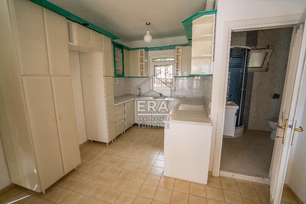 Datça Merkezde Deniz Manzaralı 277 M2 Tripleks Villa Ve Dükkan