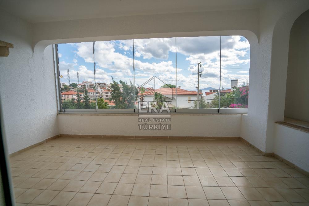 Datça Merkezde Deniz Manzaralı 277 M2 Tripleks Villa Ve Dükkan