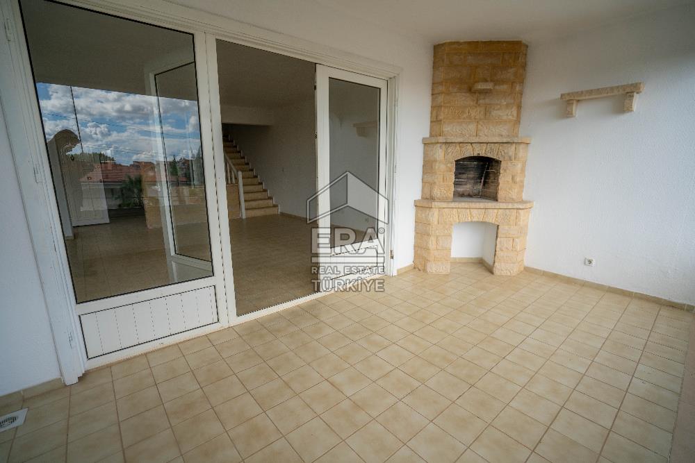 Datça Merkezde Deniz Manzaralı 277 M2 Tripleks Villa Ve Dükkan