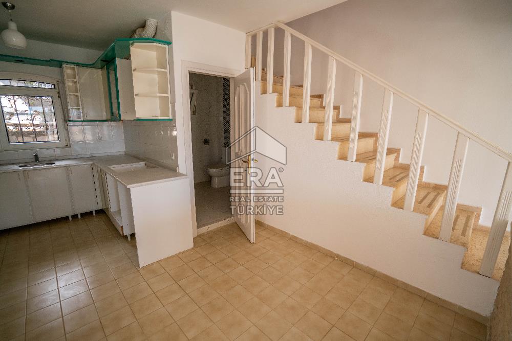 Datça Merkezde Deniz Manzaralı 277 M2 Tripleks Villa Ve Dükkan