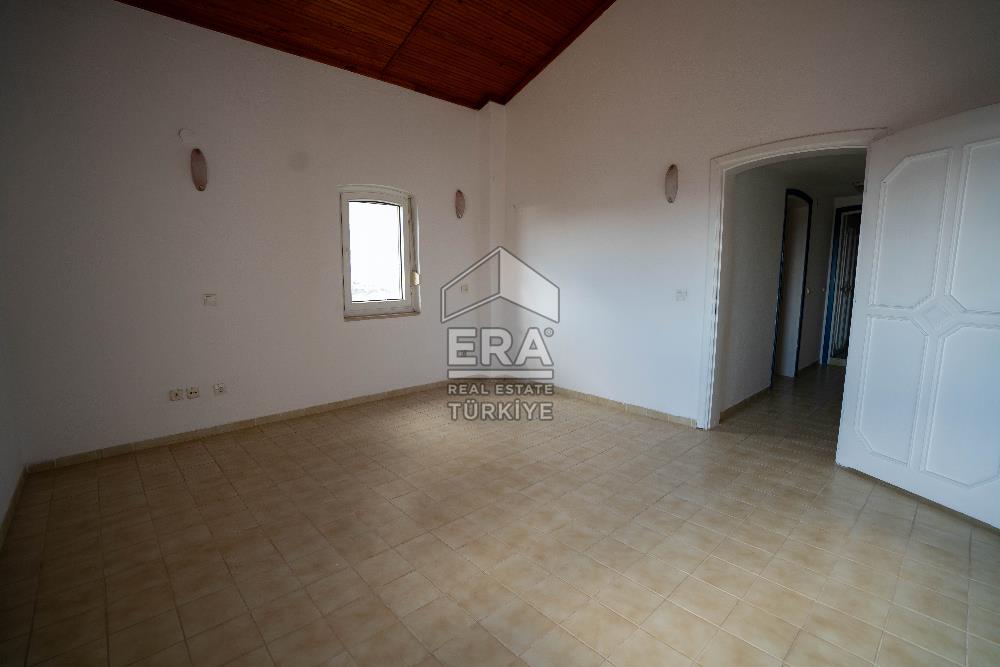 Datça Merkezde Deniz Manzaralı 277 M2 Tripleks Villa Ve Dükkan
