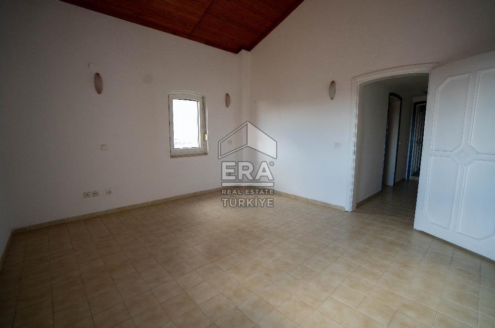 Datça Merkezde Deniz Manzaralı 277 M2 Tripleks Villa Ve Dükkan