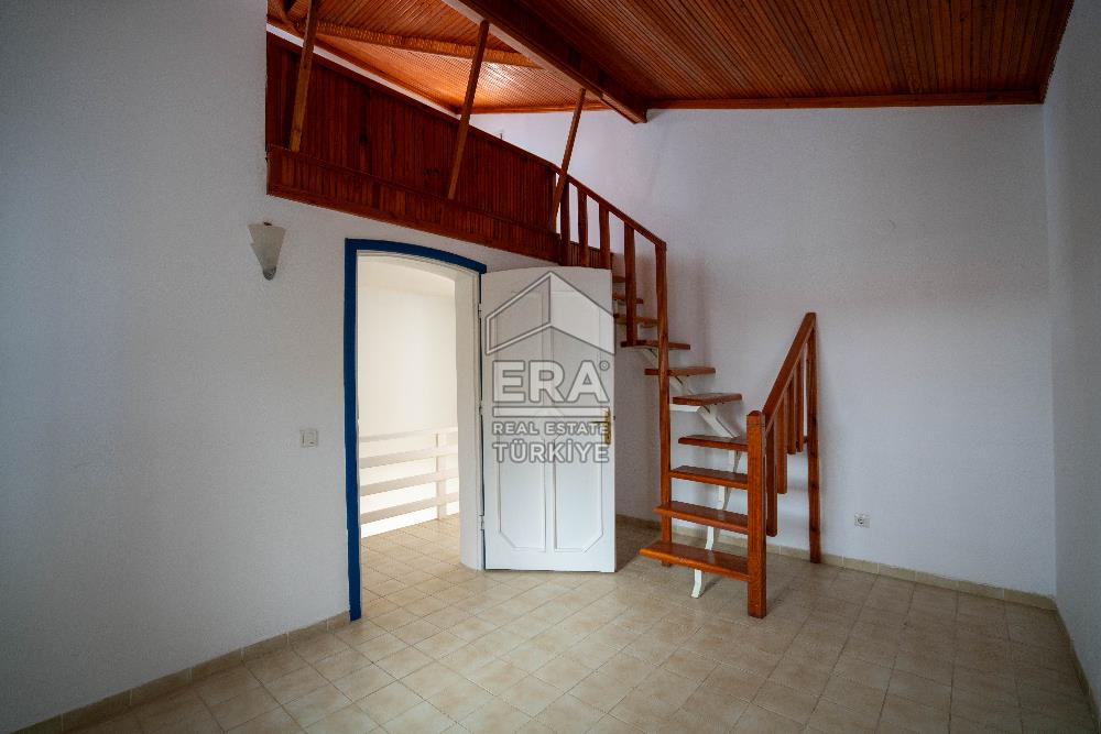 Datça Merkezde Deniz Manzaralı 277 M2 Tripleks Villa Ve Dükkan
