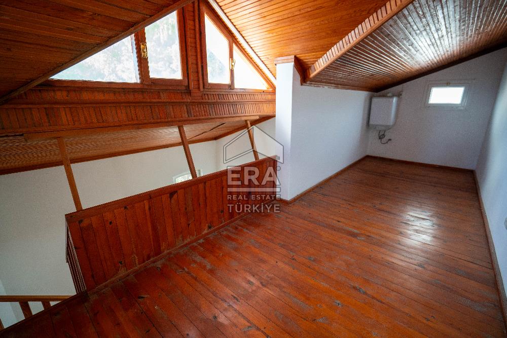 Datça Merkezde Deniz Manzaralı 277 M2 Tripleks Villa Ve Dükkan