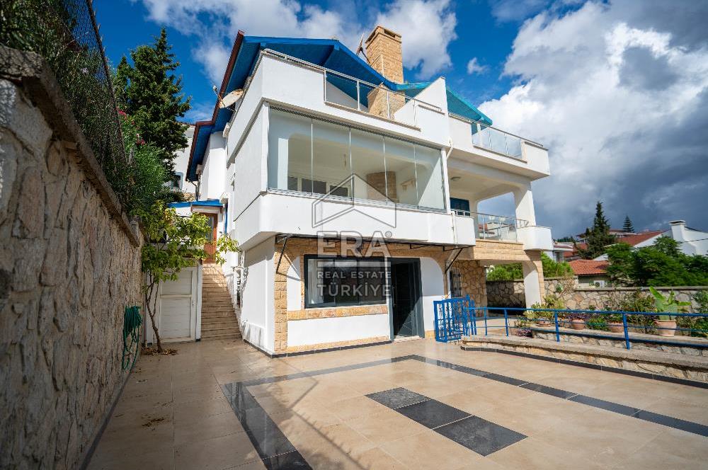 Datça Merkezde Deniz Manzaralı 277 M2 Tripleks Villa Ve Dükkan