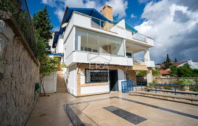 Datça Merkezde Deniz Manzaralı 277 M2 Tripleks Villa Ve Dükkan