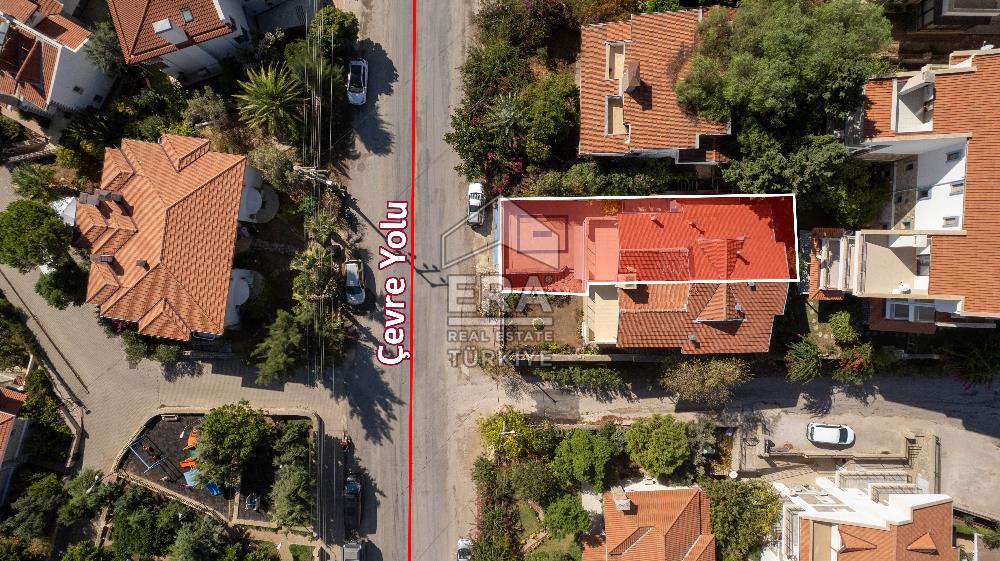 Datça Merkezde Deniz Manzaralı 277 M2 Tripleks Villa Ve Dükkan