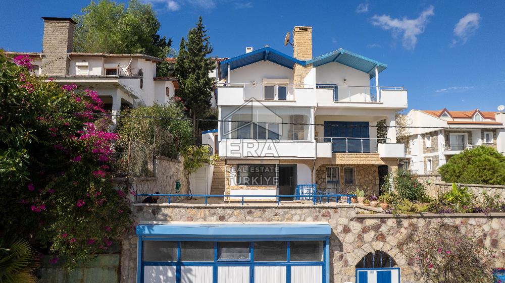 Datça Merkezde Deniz Manzaralı 277 M2 Tripleks Villa Ve Dükkan