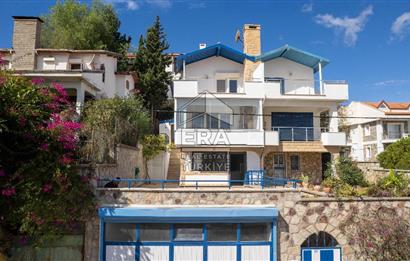 Datça Merkezde Deniz Manzaralı 277 M2 Tripleks Villa Ve Dükkan