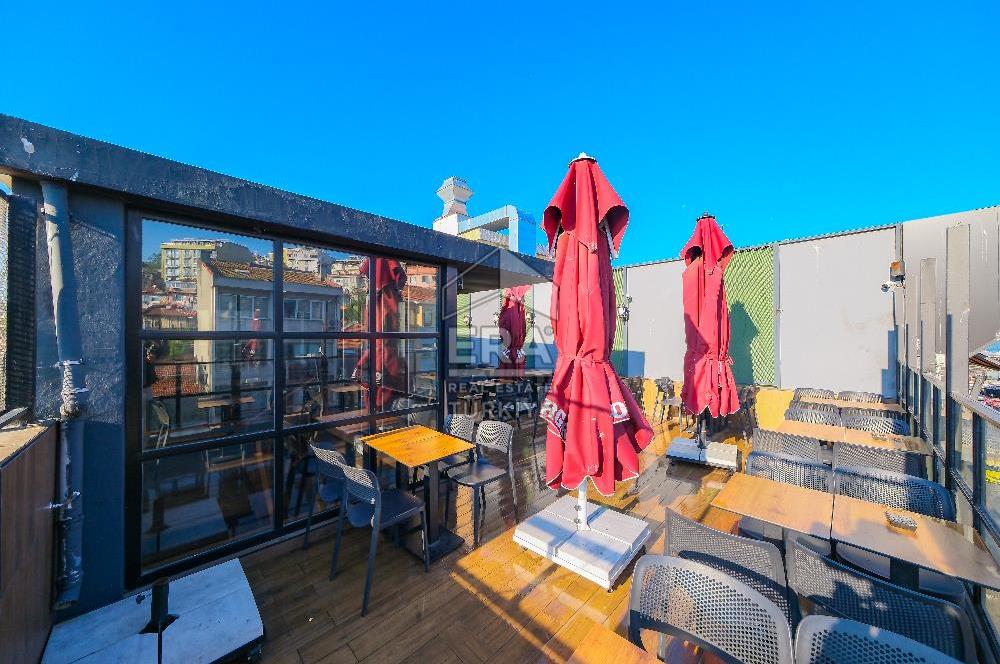 ÜSKÜDAR SELMANİ PAK CADDESİNE CEPHELİ KOMPLE SATILIK BİNA
