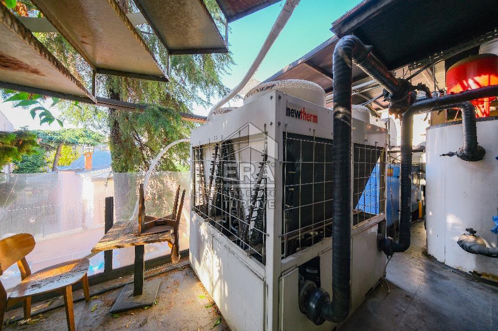 ÜSKÜDAR SELMANİ PAK CADDESİNE CEPHELİ KOMPLE SATILIK BİNA