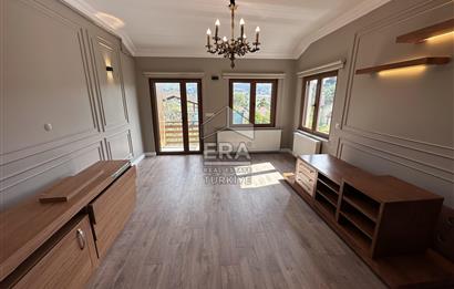 Zekeriyaköy Çarşıda Komple Yenilenmiş 2+1 Ofis Dairesi