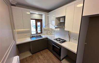 Zekeriyaköy Çarşıda Komple Yenilenmiş 2+1 Ofis Dairesi