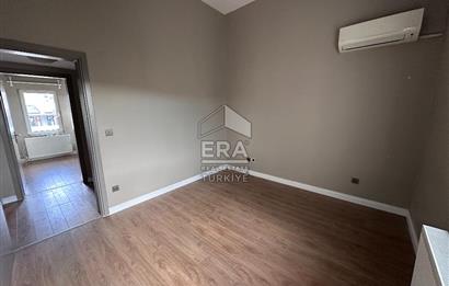 Zekeriyaköy Çarşıda Cadde Üzeri 2+1 Kiralık Ofis Dairesi