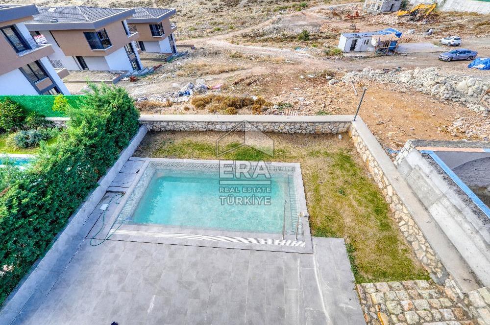 İzmir Villakent Müstakil Havuzlu 5+2 Lüks Villa 