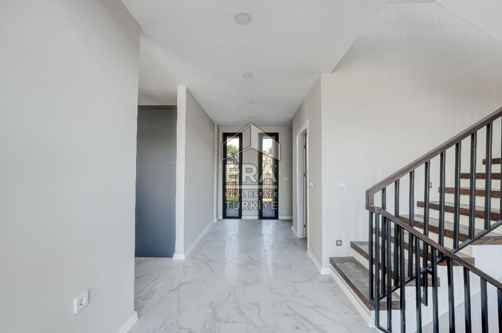 İzmir Villakent Müstakil Havuzlu 5+2 Lüks Villa 
