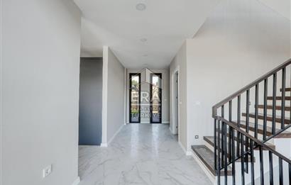 İzmir Villakent Müstakil Havuzlu 5+2 Lüks Villa 