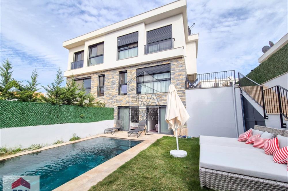 Alaçatıya Komşu Reisderede Modern Yaşam Havuzlu Villa