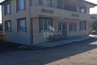 SATILIK SAZLIDERE'DE 2232 M2 MÜSTAKİL EV VE GENİŞ ARSA