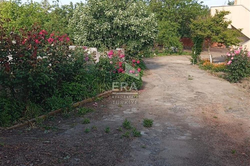 SATILIK SAZLIDERE'DE 2232 M2 MÜSTAKİL EV VE GENİŞ ARSA
