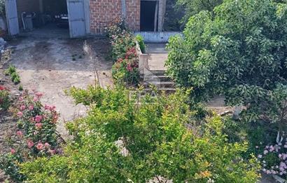 SATILIK SAZLIDERE'DE 2232 M2 MÜSTAKİL EV VE GENİŞ ARSA