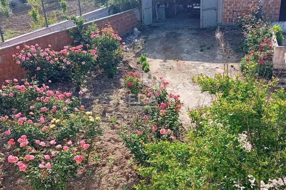 SATILIK SAZLIDERE'DE 2232 M2 MÜSTAKİL EV VE GENİŞ ARSA