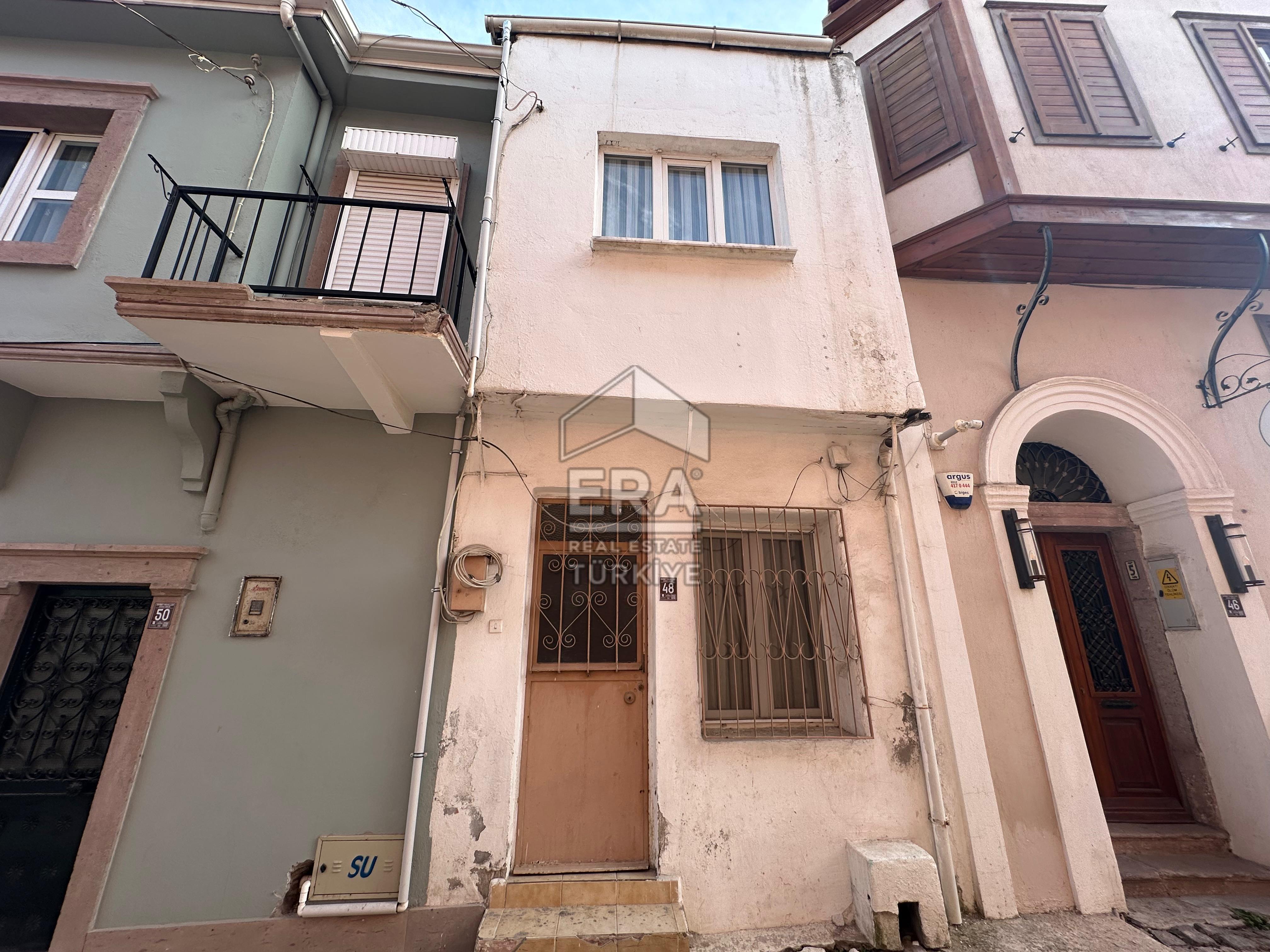 ERA PORT GÜVENCESİYLE AYVALIK MERKEZ'DE 2+1 SATILIK RUM EVİ