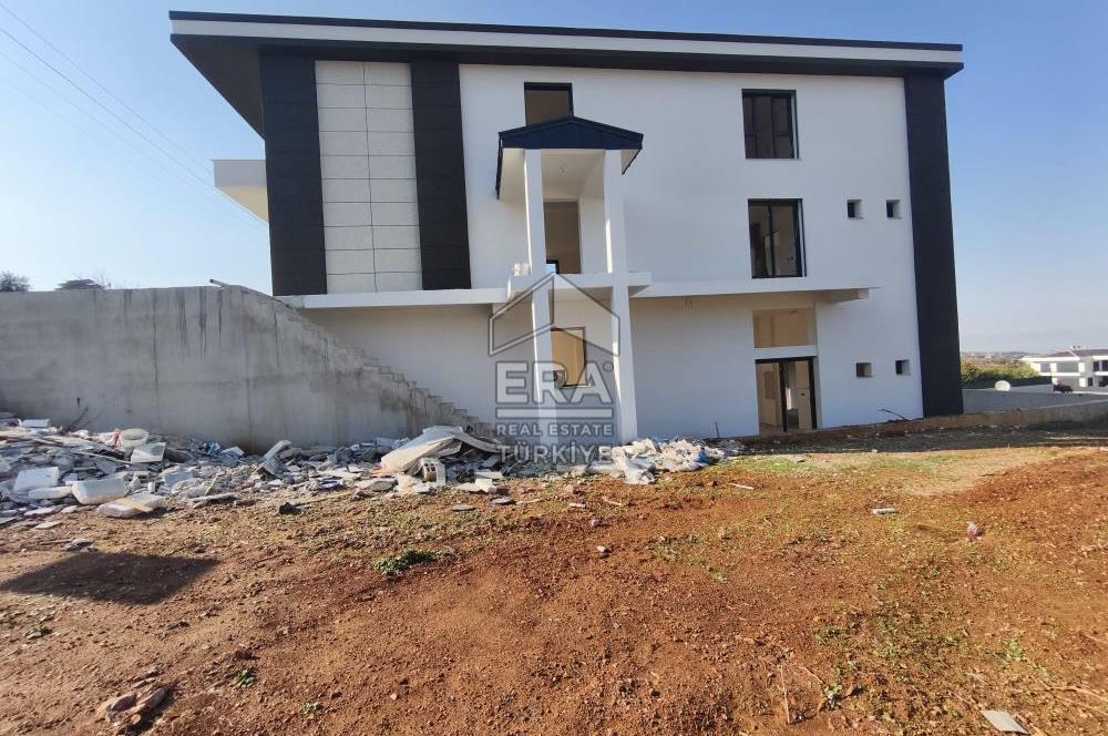 Saruhanda Satılık 6+1 Lüks Tripleks Villa