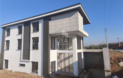 Saruhanda Satılık 6+1 Lüks Tripleks Villa