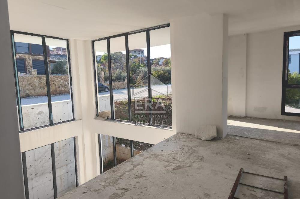 Saruhanda Satılık 6+1 Lüks Tripleks Villa