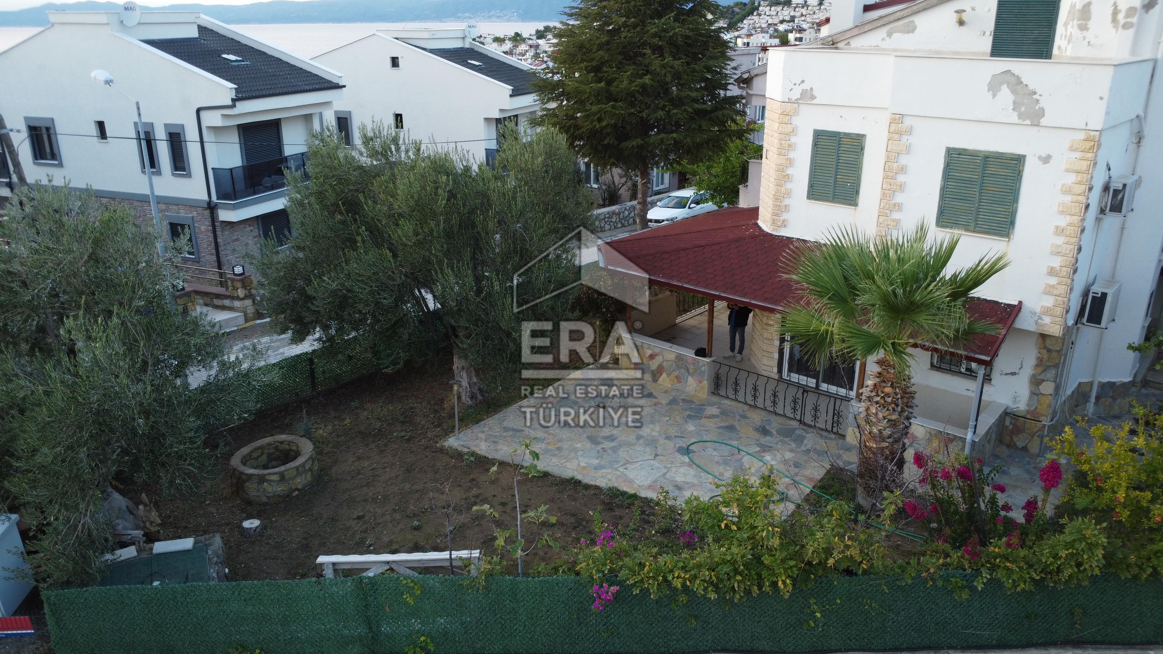 ERA Angel'dan Pelitköy'de Havuzlu Sitede Deniz Manzaralı Villa