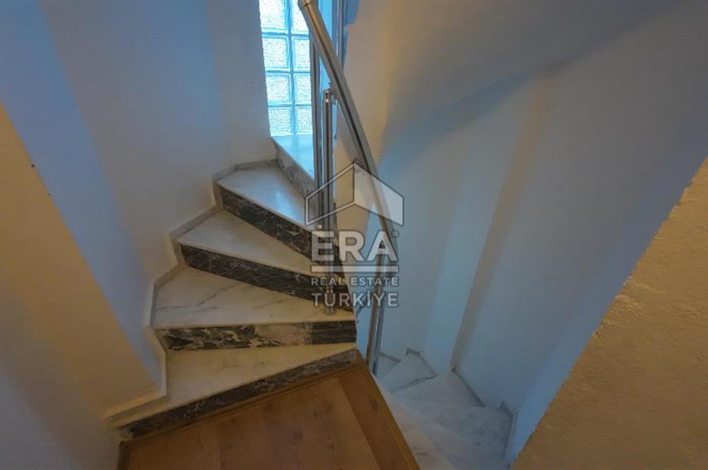 ERA Angel'dan Pelitköy'de Havuzlu Sitede Deniz Manzaralı Villa