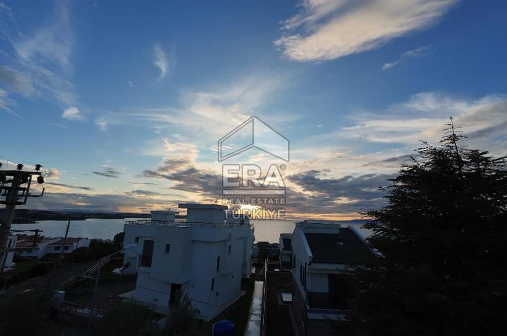 ERA Angel'dan Pelitköy'de Havuzlu Sitede Deniz Manzaralı Villa
