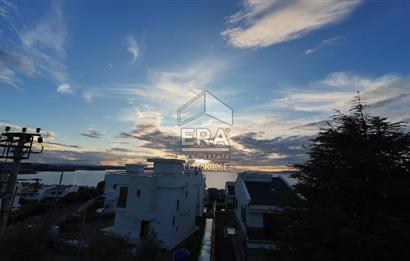 ERA Angel'dan Pelitköy'de Havuzlu Sitede Deniz Manzaralı Villa