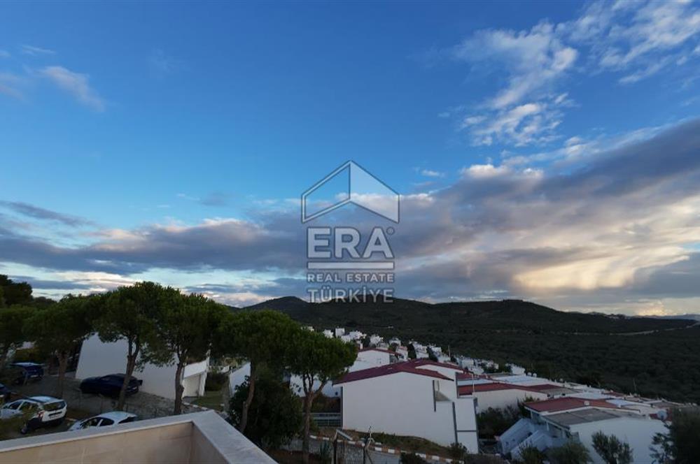 ERA Angel'dan Pelitköy'de Havuzlu Sitede Deniz Manzaralı Villa