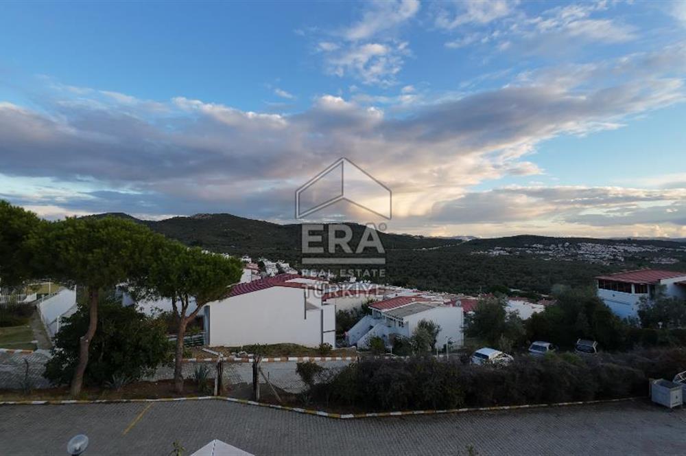 ERA Angel'dan Pelitköy'de Havuzlu Sitede Deniz Manzaralı Villa