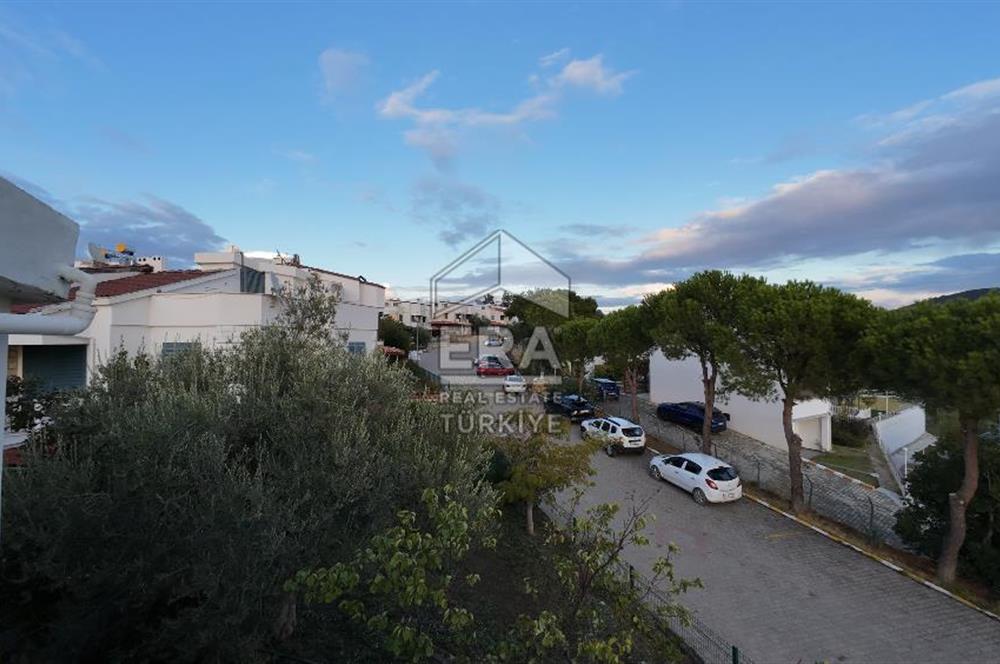 ERA Angel'dan Pelitköy'de Havuzlu Sitede Deniz Manzaralı Villa