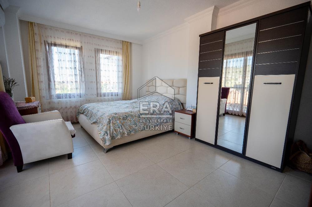 Datça Kızlan'da Satılık 550 m2 Arsada ve Müştemilatlı 3+2 Villa