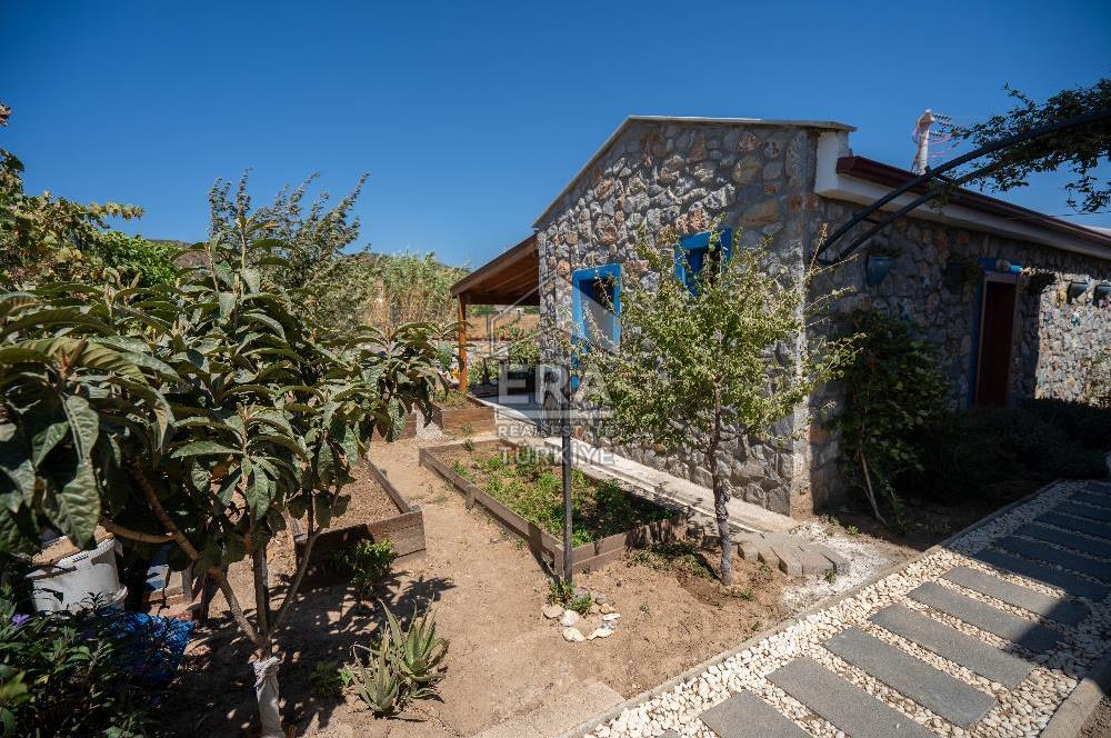 Datça Kızlan'da Satılık 550 m2 Arsada ve Müştemilatlı 3+2 Villa