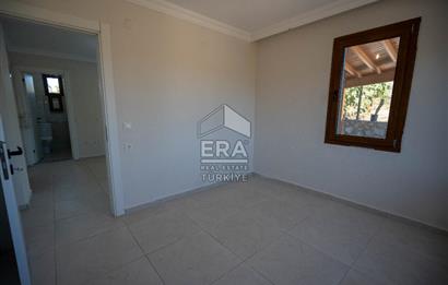 Datça Kızlan'da Satılık 550 m2 Arsada ve Müştemilatlı 3+2 Villa