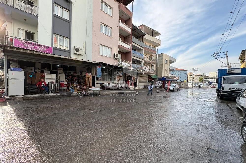 Buca İnönü Mah. Pazar Yerinde Batarkatlı Kiralık Dükkan
