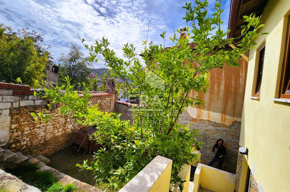 Balıkesir Burhaniye Pelitköy Köyiçi Mevkiinde Geniş Bahçeli Tam Müstakil Ev