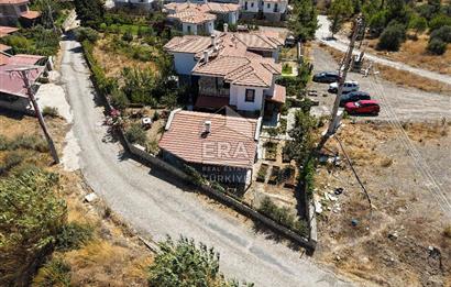 Datça Kızlan'da Satılık 550 m2 Arsada ve Müştemilatlı 3+2 Villa