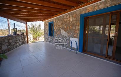 Datça Kızlan'da Satılık 550 m2 Arsada ve Müştemilatlı 3+2 Villa