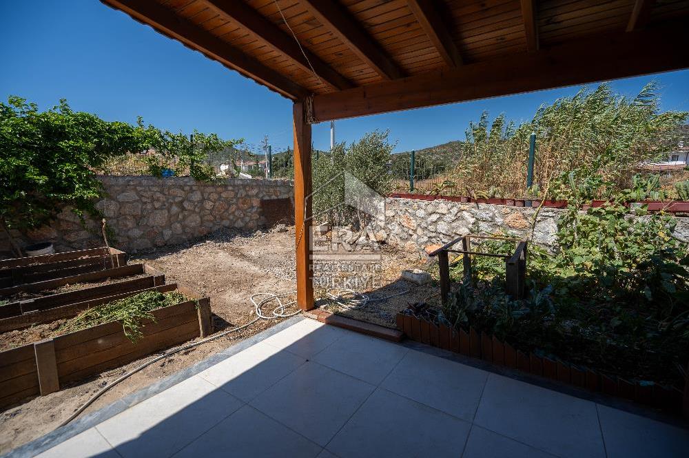 Datça Kızlan'da Satılık 550 m2 Arsada ve Müştemilatlı 3+2 Villa