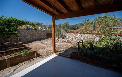 Datça Kızlan'da Satılık 550 m2 Arsada ve Müştemilatlı 3+2 Villa